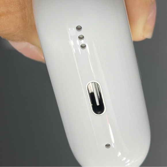 Apple AirPods Pro 2 with Charging Case - Picture 2 of 4